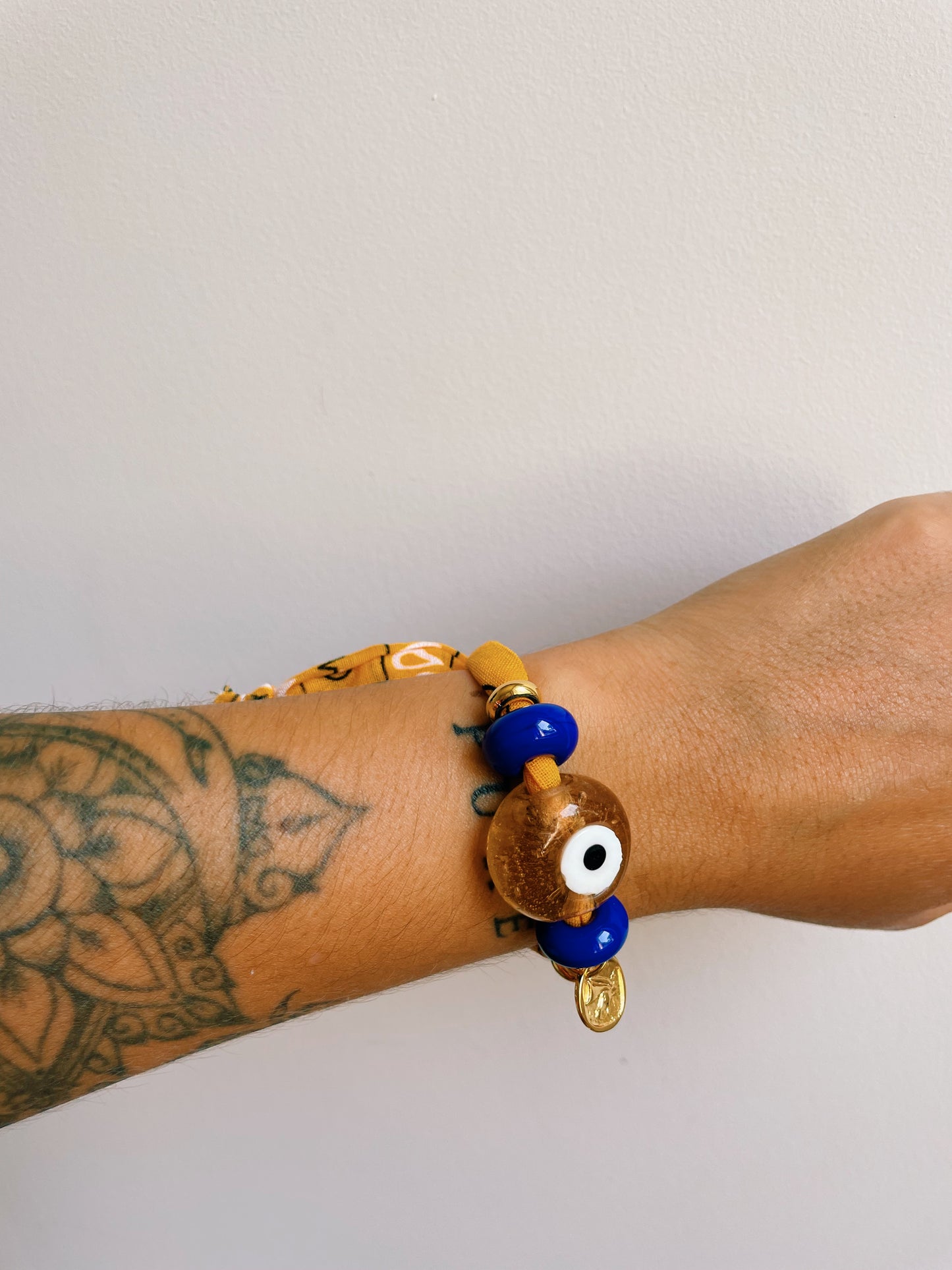 Bracelet grand œil en verre en foulard bandana